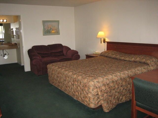 Edge Water Inn Reedley Room photo